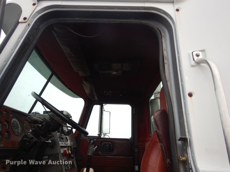 image for item GW9611 1995 Mack CH613 semi truck