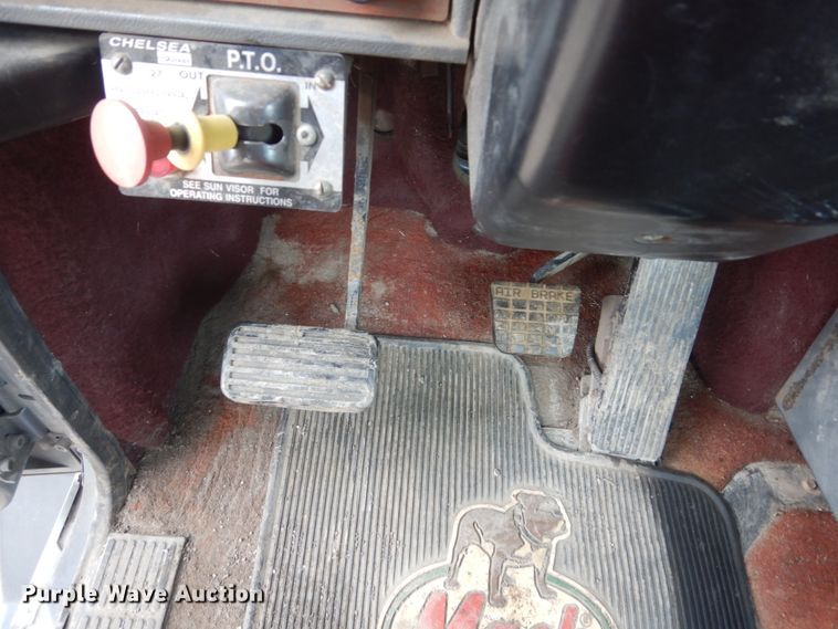 image for item GW9611 1995 Mack CH613 semi truck