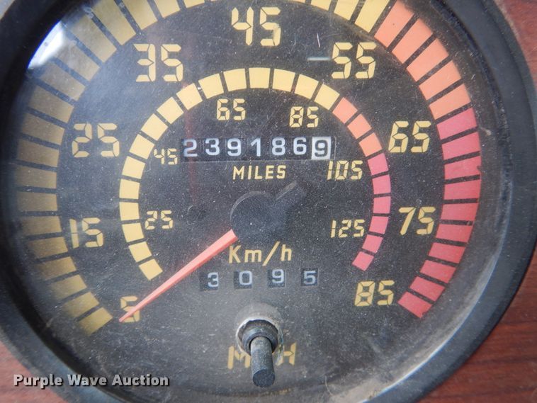 image for item GW9611 1995 Mack CH613 semi truck