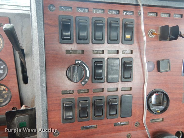 image for item GW9611 1995 Mack CH613 semi truck