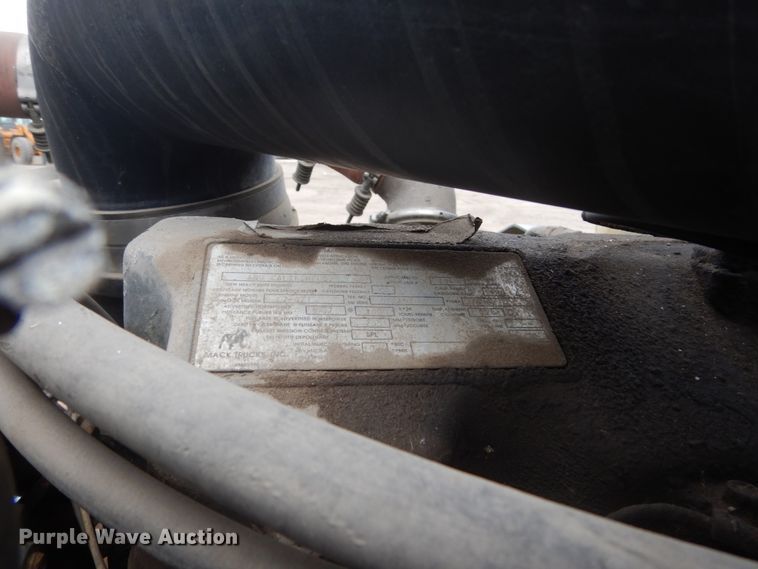 image for item GW9611 1995 Mack CH613 semi truck