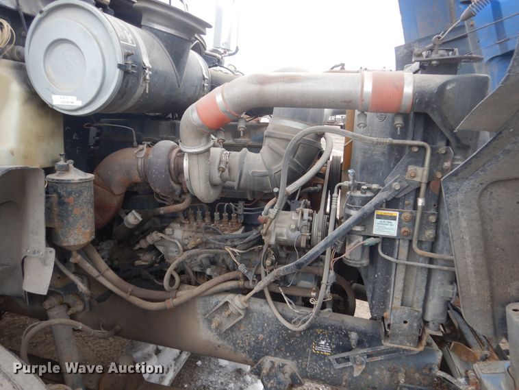 image for item GW9611 1995 Mack CH613 semi truck