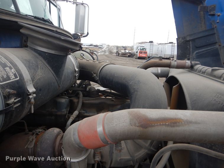 image for item GW9611 1995 Mack CH613 semi truck