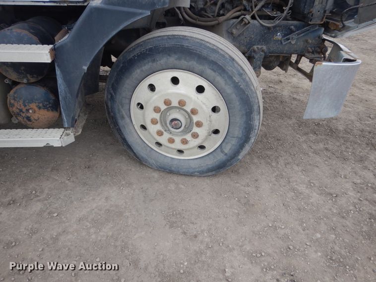 image for item GW9611 1995 Mack CH613 semi truck