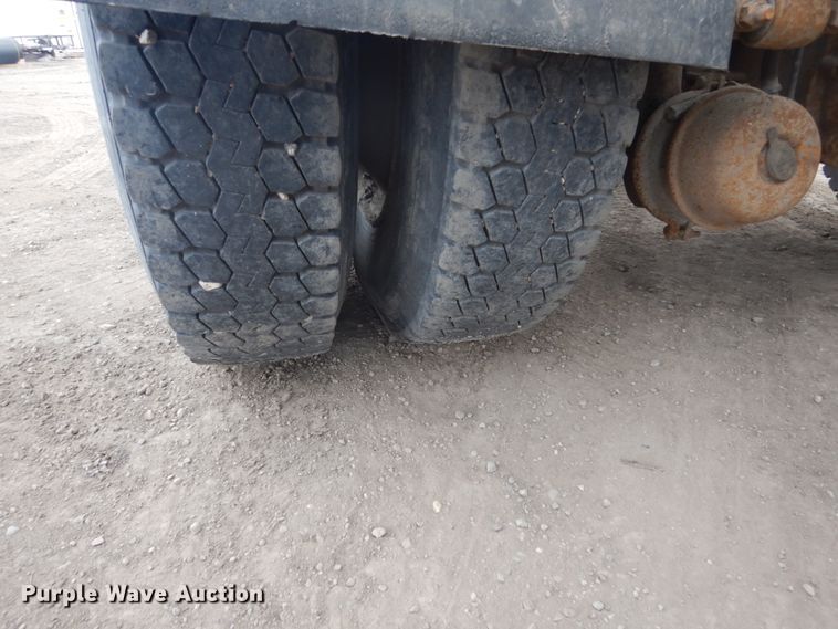 image for item GW9611 1995 Mack CH613 semi truck