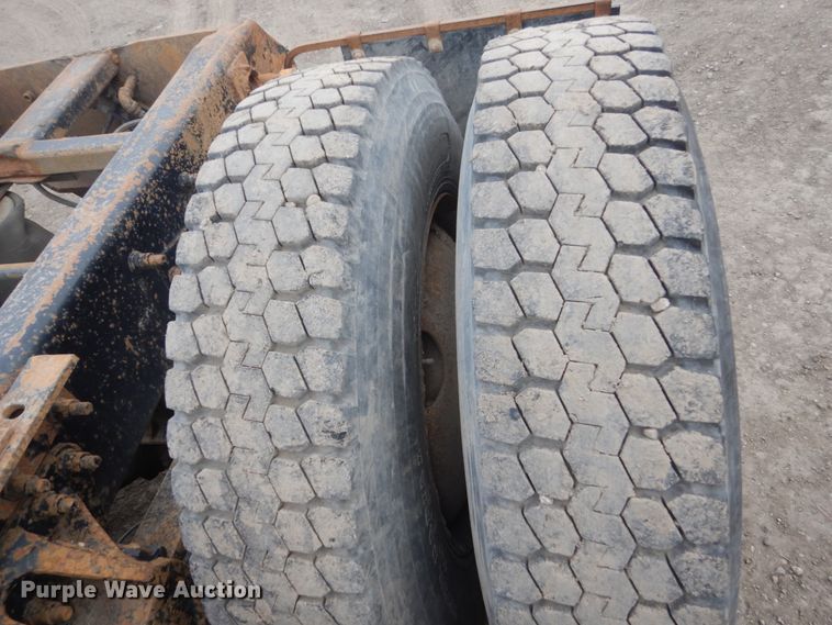 image for item GW9611 1995 Mack CH613 semi truck