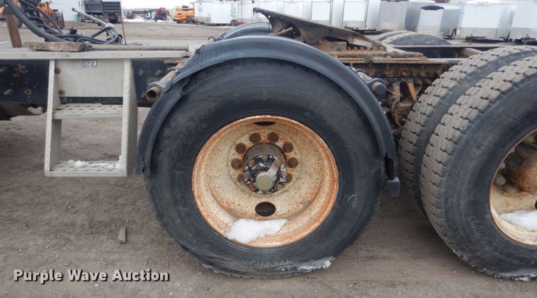 image for item GW9611 1995 Mack CH613 semi truck