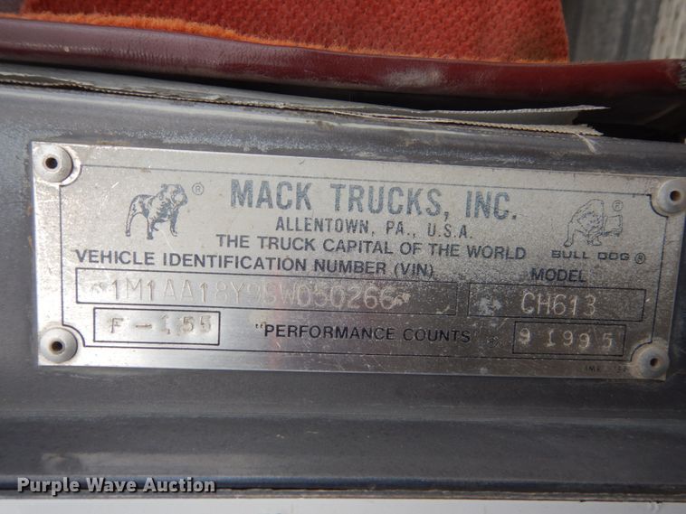 image for item GW9611 1995 Mack CH613 semi truck