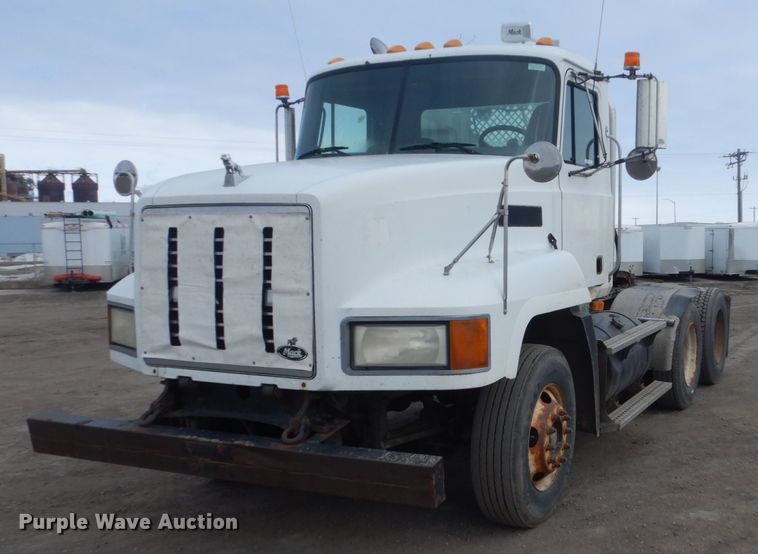 image for item GW9612 1999 Mack CH613 semi truck