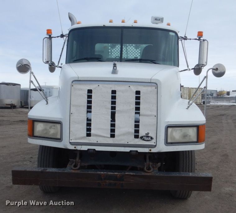 image for item GW9612 1999 Mack CH613 semi truck