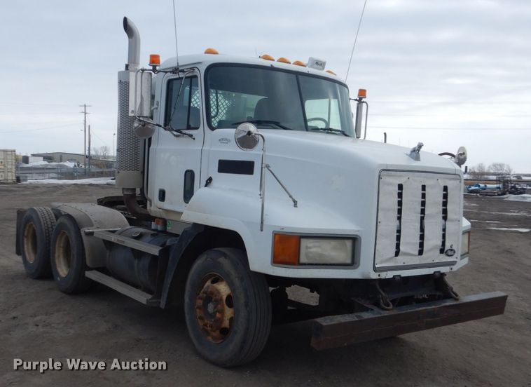 image for item GW9612 1999 Mack CH613 semi truck