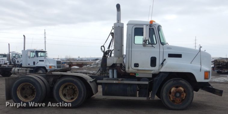 image for item GW9612 1999 Mack CH613 semi truck