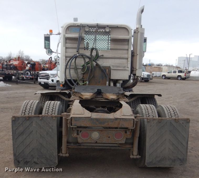 image for item GW9612 1999 Mack CH613 semi truck