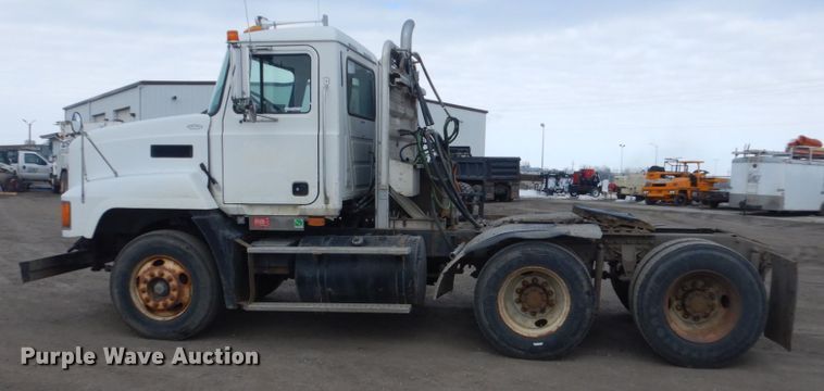 image for item GW9612 1999 Mack CH613 semi truck