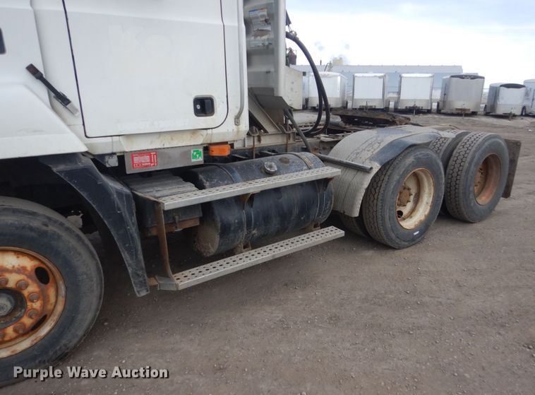 image for item GW9612 1999 Mack CH613 semi truck