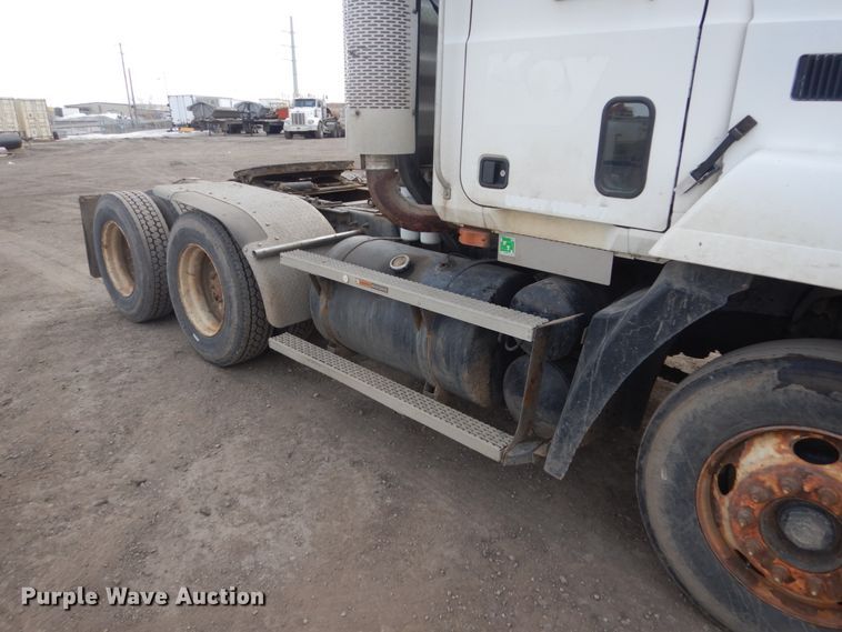 image for item GW9612 1999 Mack CH613 semi truck