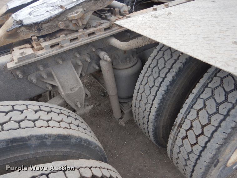 image for item GW9612 1999 Mack CH613 semi truck