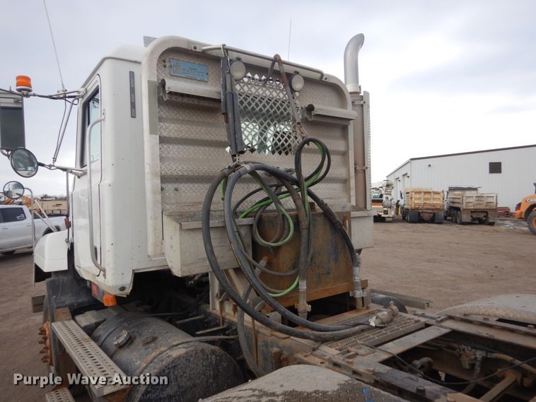 image for item GW9612 1999 Mack CH613 semi truck