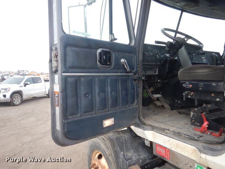image for item GW9612 1999 Mack CH613 semi truck