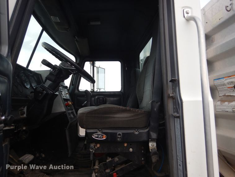 image for item GW9612 1999 Mack CH613 semi truck