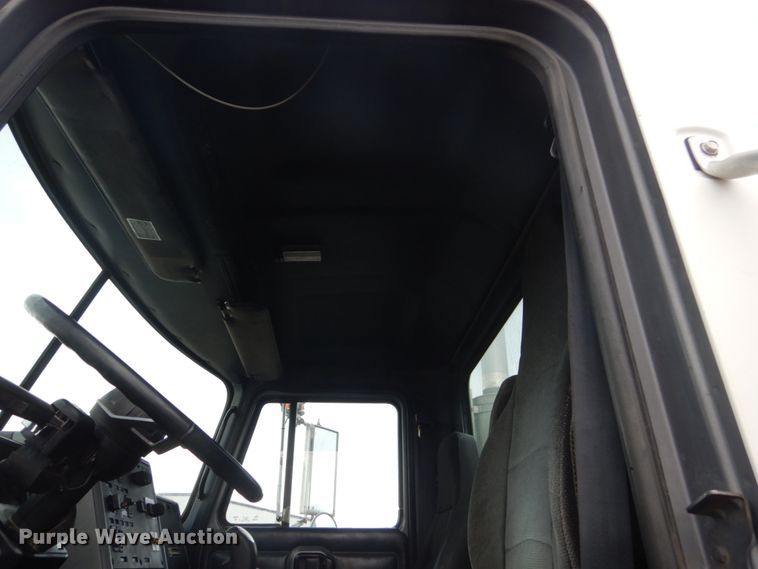 image for item GW9612 1999 Mack CH613 semi truck