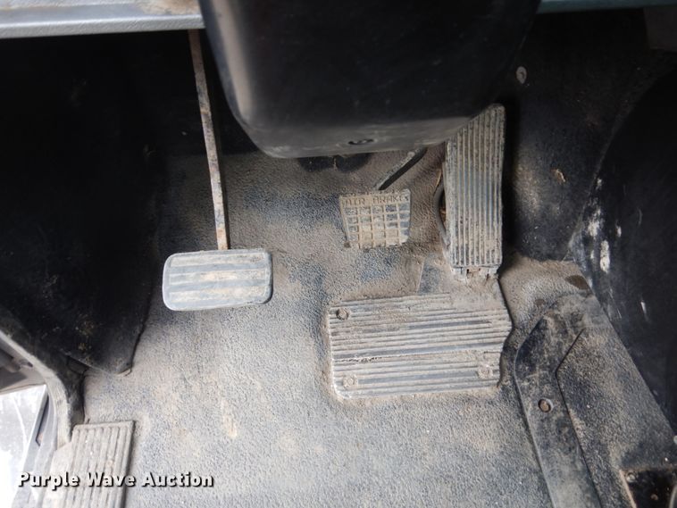 image for item GW9612 1999 Mack CH613 semi truck