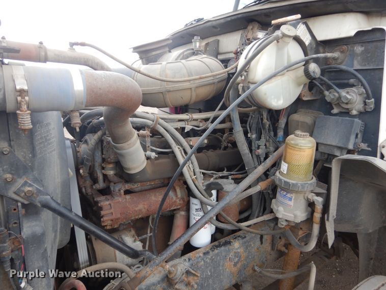 image for item GW9612 1999 Mack CH613 semi truck