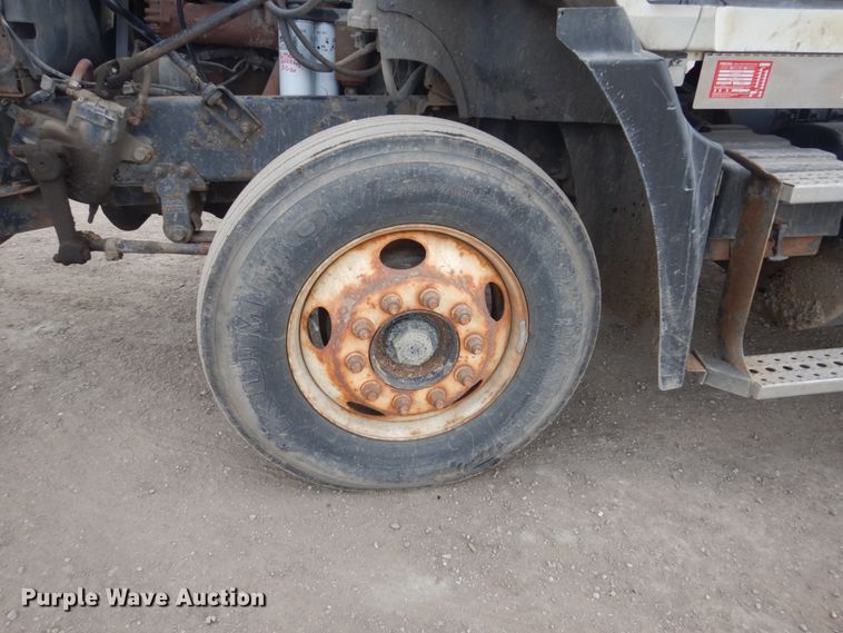 image for item GW9612 1999 Mack CH613 semi truck