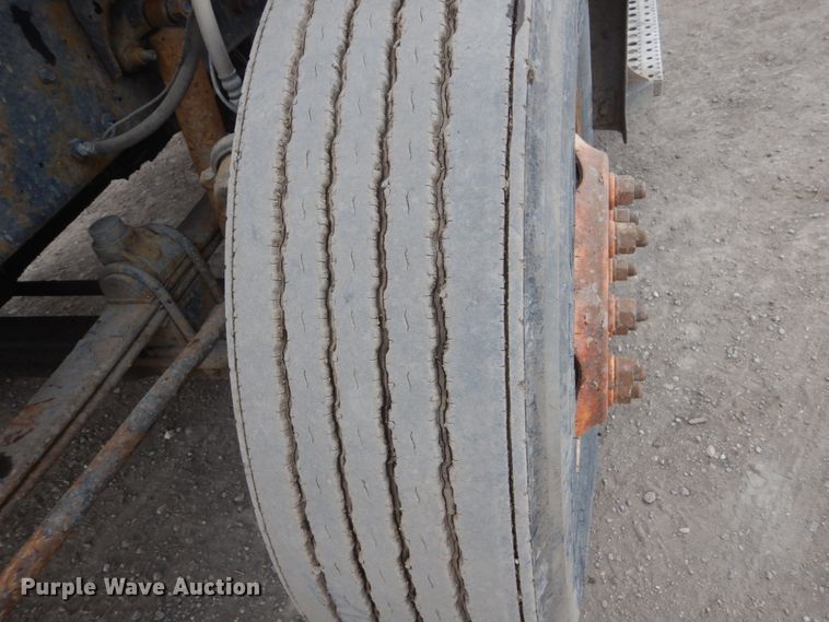 image for item GW9612 1999 Mack CH613 semi truck