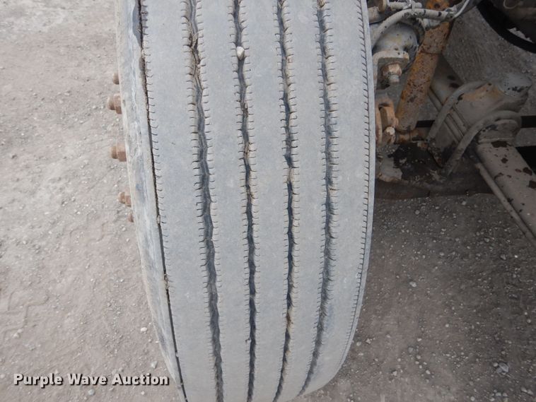 image for item GW9612 1999 Mack CH613 semi truck