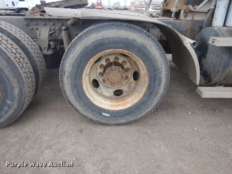 image for item GW9612 1999 Mack CH613 semi truck