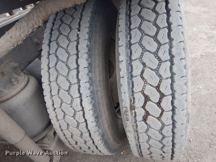 image for item GW9612 1999 Mack CH613 semi truck