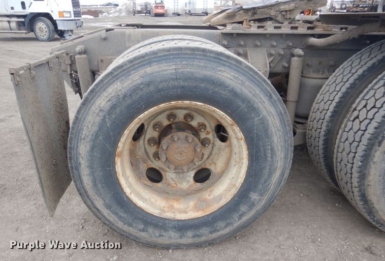 image for item GW9612 1999 Mack CH613 semi truck