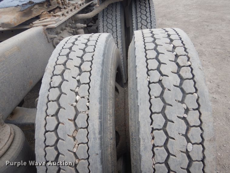 image for item GW9612 1999 Mack CH613 semi truck