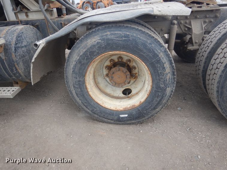 image for item GW9612 1999 Mack CH613 semi truck