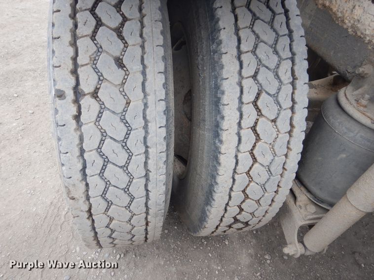 image for item GW9612 1999 Mack CH613 semi truck