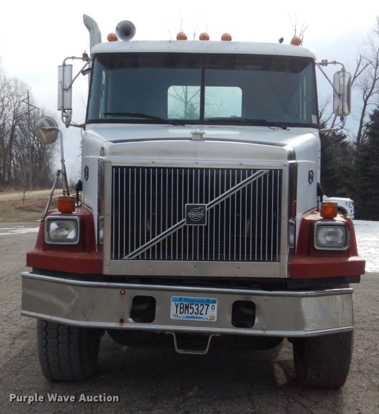 image for item GW9708 2000 Volvo Autocar roll-off container truck