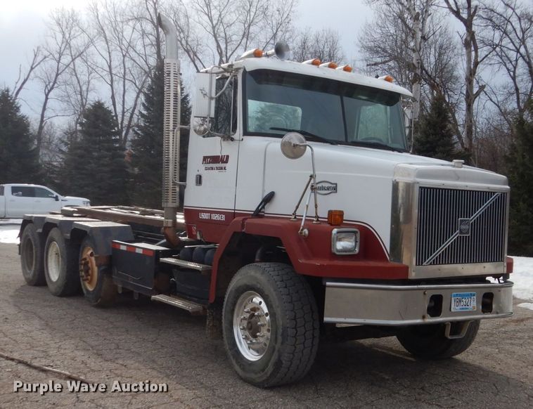 image for item GW9708 2000 Volvo Autocar roll-off container truck