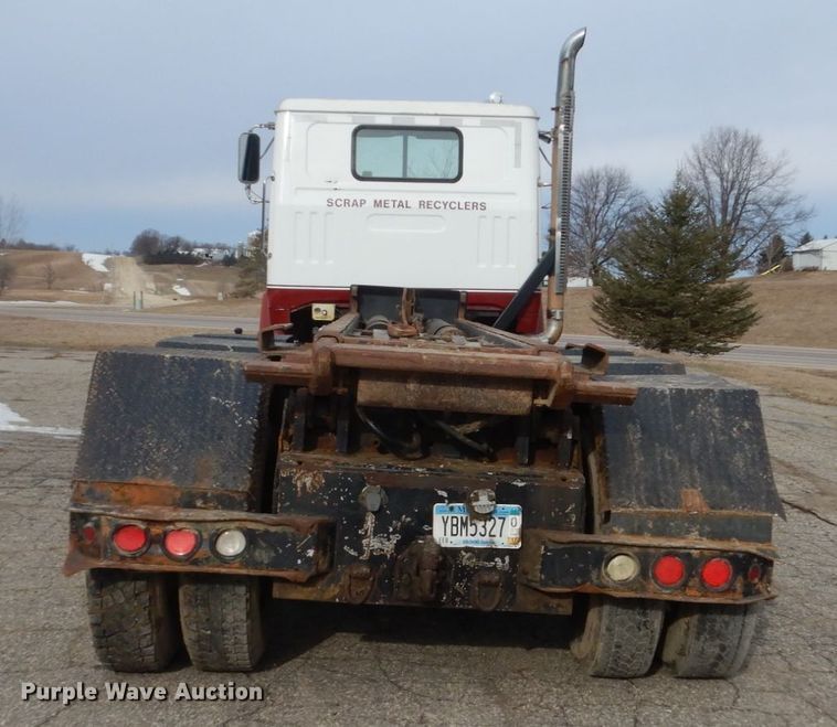 image for item GW9708 2000 Volvo Autocar roll-off container truck