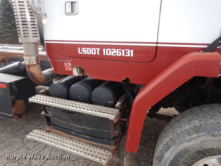 image for item GW9708 2000 Volvo Autocar roll-off container truck