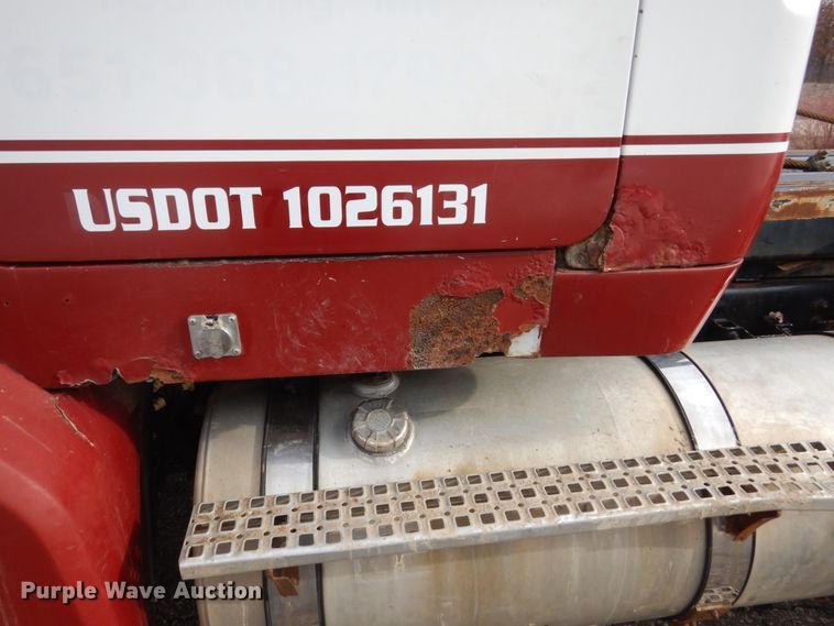 image for item GW9708 2000 Volvo Autocar roll-off container truck