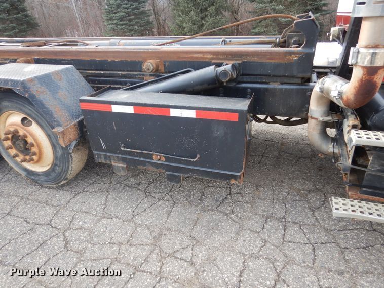 image for item GW9708 2000 Volvo Autocar roll-off container truck