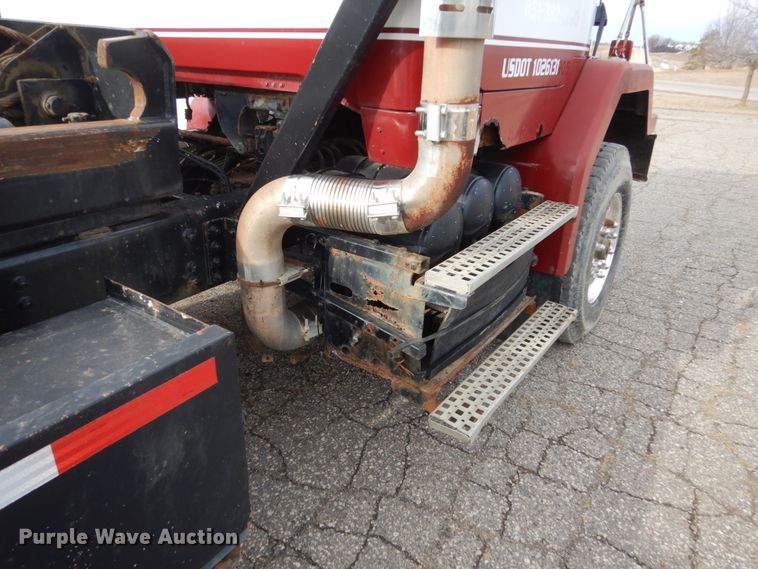 image for item GW9708 2000 Volvo Autocar roll-off container truck