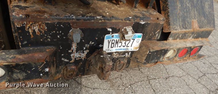 image for item GW9708 2000 Volvo Autocar roll-off container truck