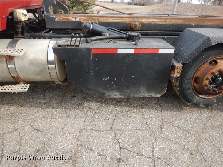 image for item GW9708 2000 Volvo Autocar roll-off container truck