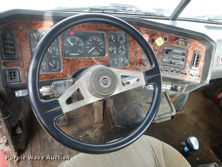 image for item GW9708 2000 Volvo Autocar roll-off container truck