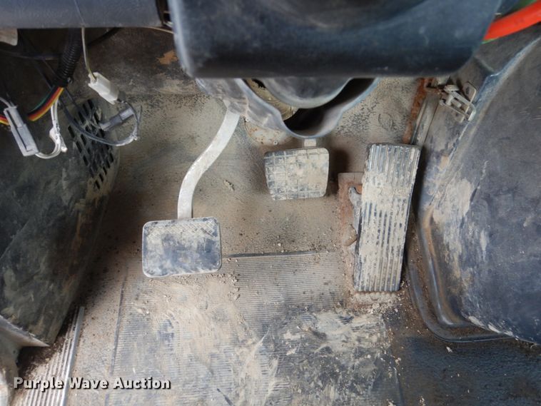 image for item GW9708 2000 Volvo Autocar roll-off container truck