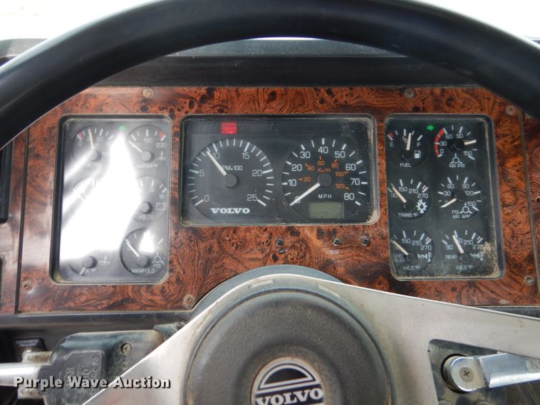 image for item GW9708 2000 Volvo Autocar roll-off container truck