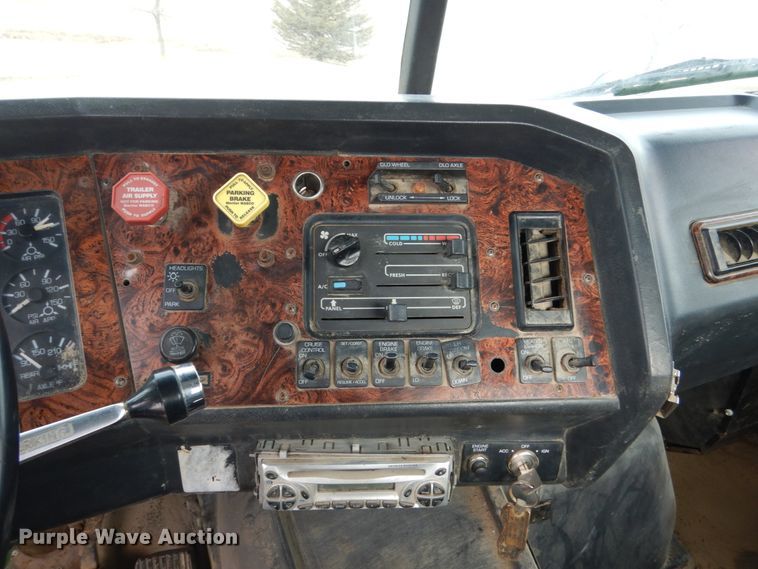 image for item GW9708 2000 Volvo Autocar roll-off container truck