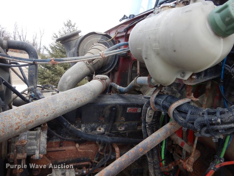 image for item GW9708 2000 Volvo Autocar roll-off container truck